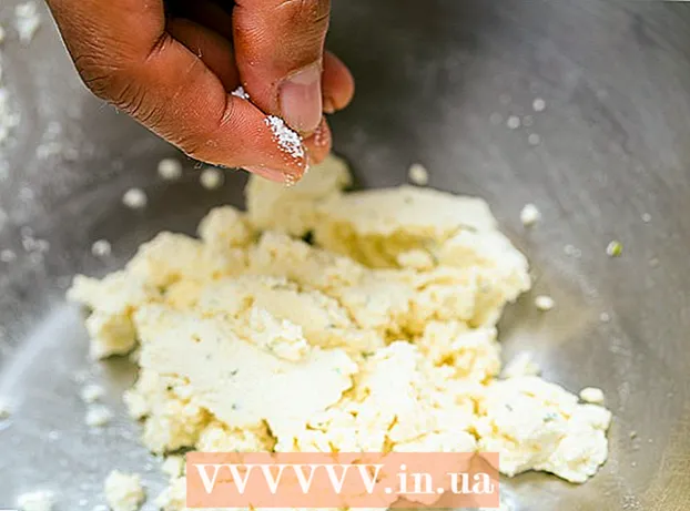 Fazendo manteiga com leite cru