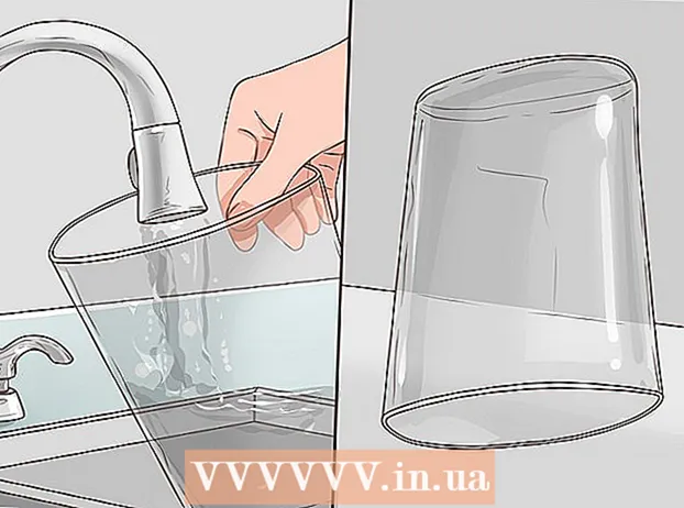 Cleaning a Brita water filter jug