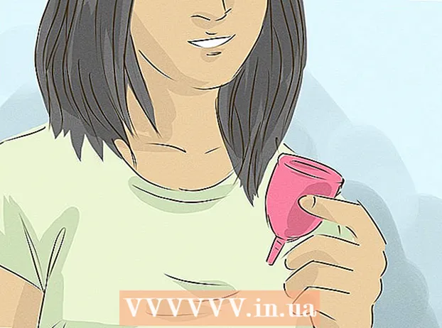 Utilizzando una coppetta mestruale