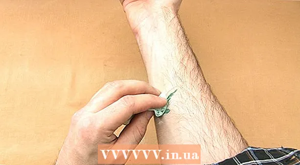 Fosforlu kalemle geçici bir dövme yapın