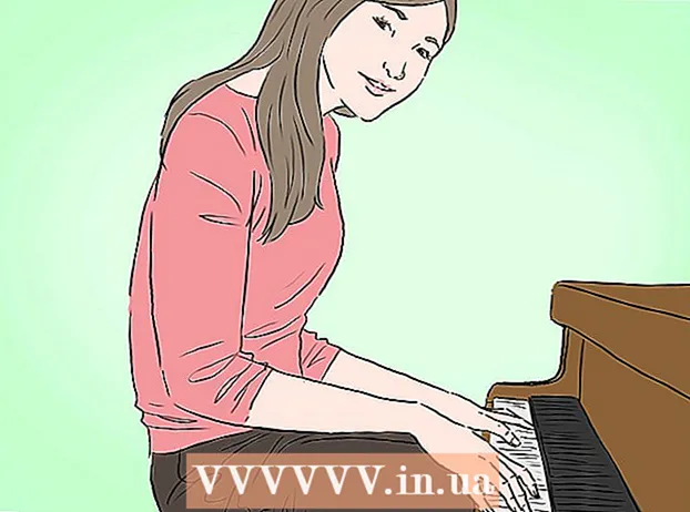 Играть на клавишном инструменте