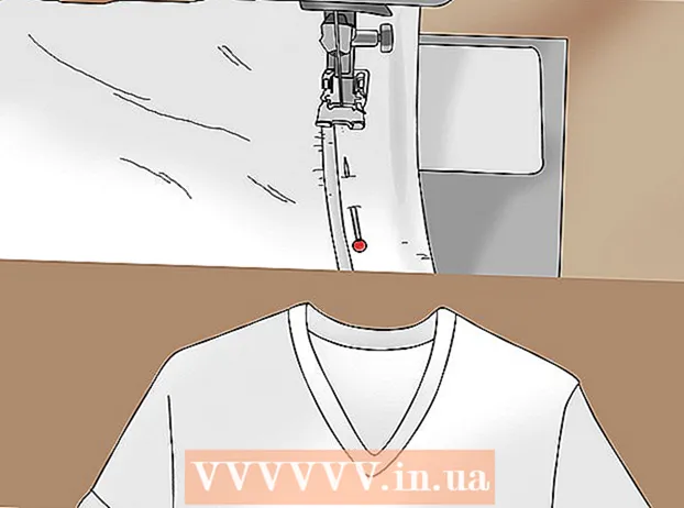 Skär en V-ringning i en T-shirt