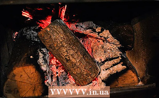 暖炉や薪ストーブで火をつける