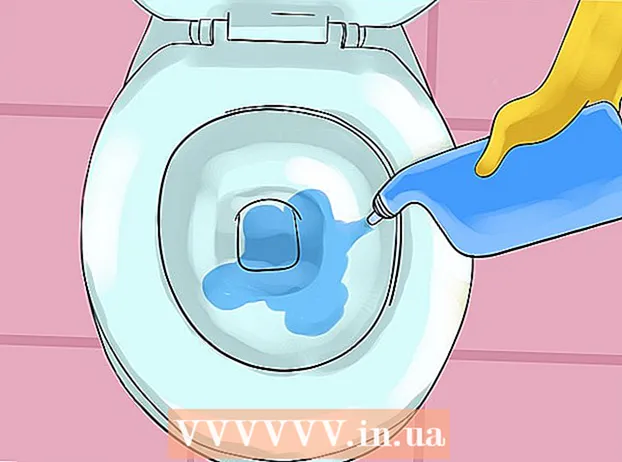 Odblokowanie toalety za pomocą sprężyny kanalizacyjnej