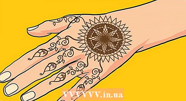Usando l'henné sulla pelle