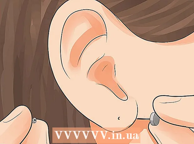 Piercing a fülébe