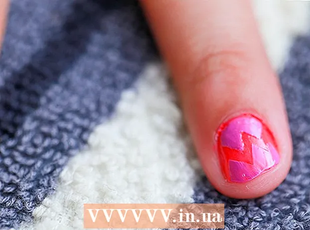 Make fake nails with adhesive tape