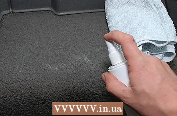 Scoaterea petelor de sare din tapițeria mașinii
