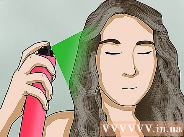 Kuinka painaa hiuksiasi suoristimella