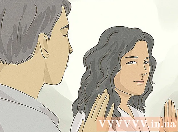 Способы чтения женских жестов флирта