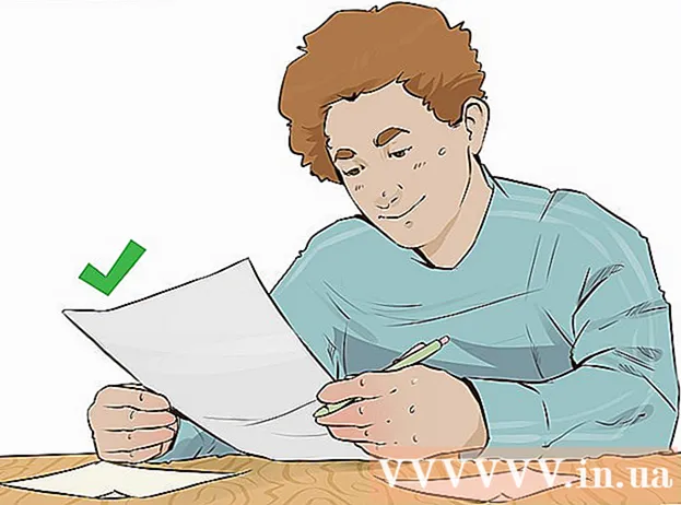 Как да поставите бележки под линия