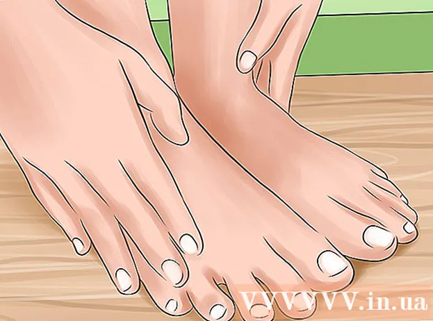 Hvordan man tager sig af tørre, hårde fødder
