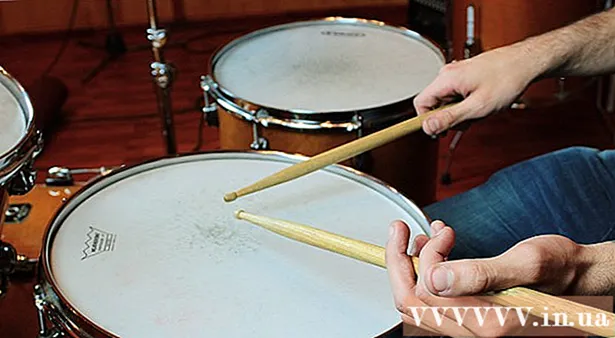 Как да държите барабан