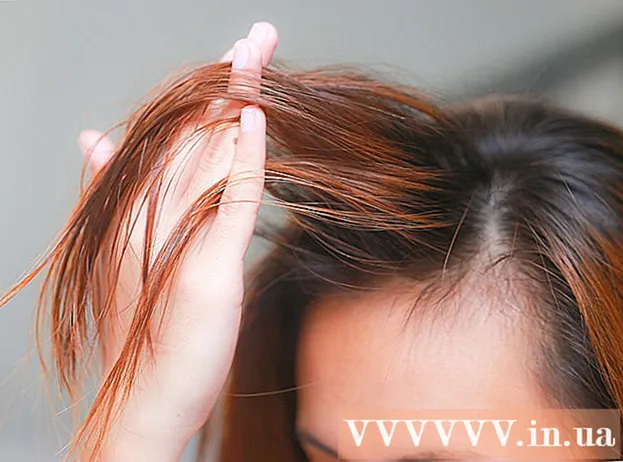 Come condizionare i capelli con l'olio di ricino
