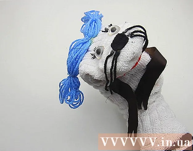 איך מכינים בובה עם גרביים