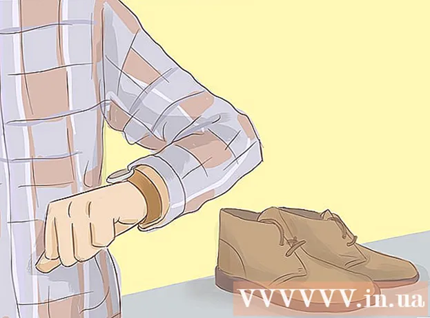 كيفية تنعيم الأحذية الجلدية