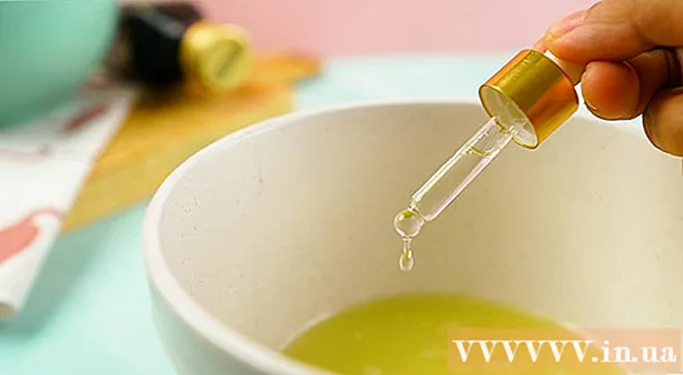 How to Make Egg and Olive Oil Hair Mask