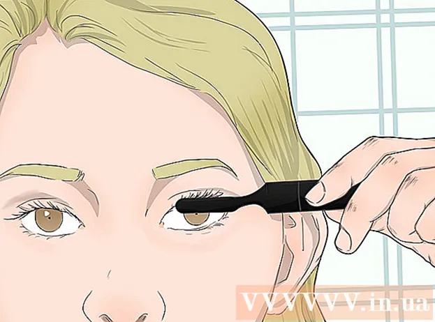 How to warm eyelash clips