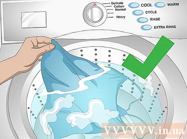 Cum se curăță crema de fond de ten de îmbrăcăminte
