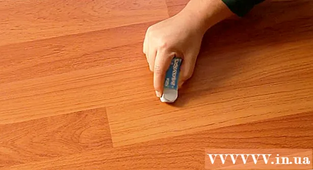 كيفية تنظيف الأرضيات الخشبية