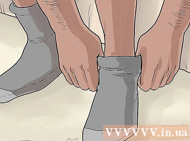 Як почистити смердючі кросівки