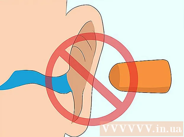 كيف تحصل على الماء في أذنك