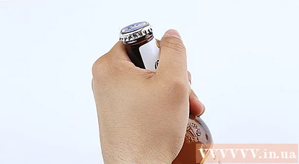 Cómo abrir la tapa de una botella de cerveza con la llave