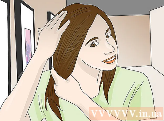 Kaip miegoti tiesiais plaukais