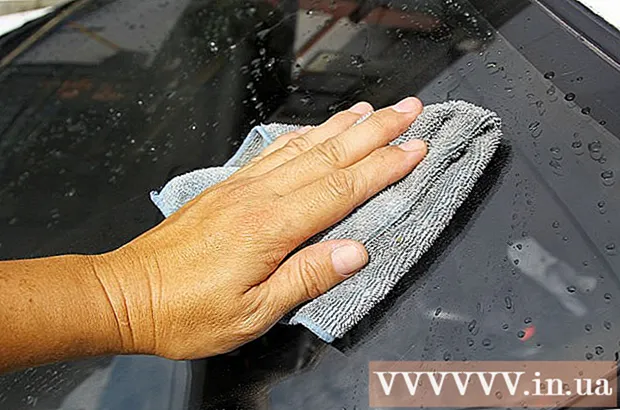 Kuinka pestä auto kotitalousmateriaaleilla