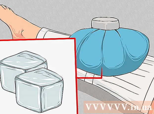 How to give first aid without bandages or gauze