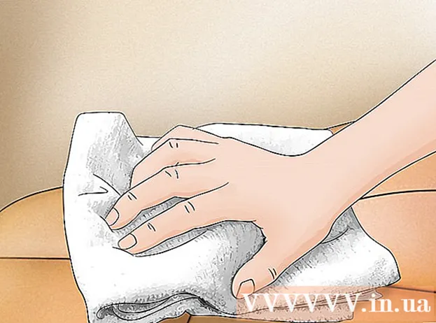 Kā noņemt tintes traipus no salona krēsliem