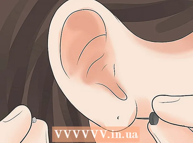 Πώς να καθαρίσετε τα τρυπήματα στα αυτιά