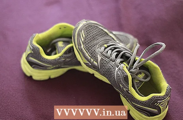 How to clean sports shoes
