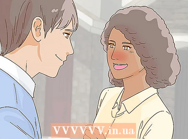 Cum să flirtezi cu o fată timidă