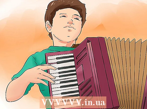 How to play the accordion