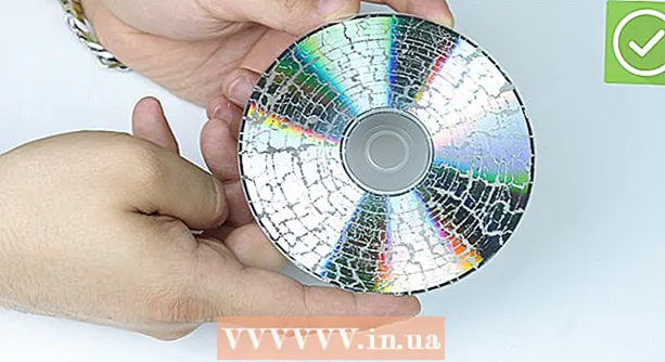 Kā mikroviļņu krāsnī ievietot kompaktdisku