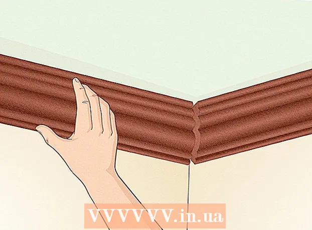 Cum se taie o cornișă de tavan