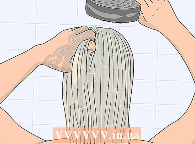 How to dye your hair from a brunette to a platinum blonde