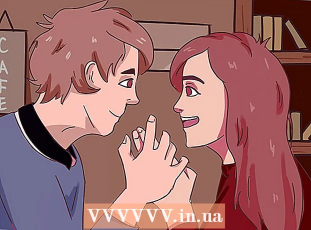 Hur man kysser din flickvän på gymnasiet