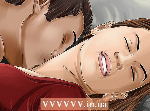 Si të praktikoni puthjen franceze