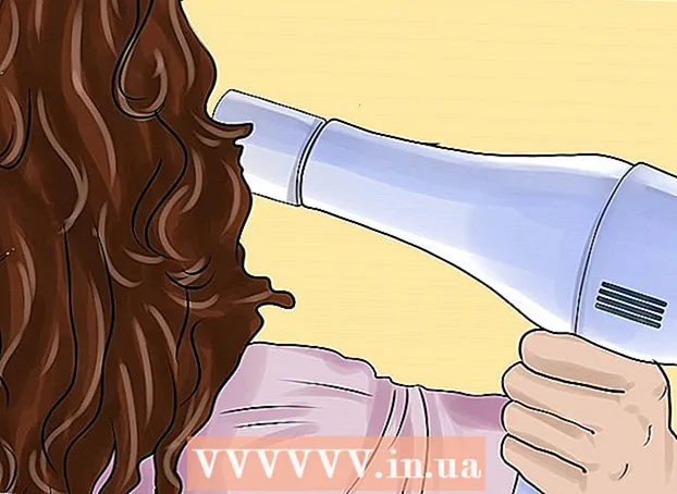 How to deeply moisturize your hair if you are dark-skinned