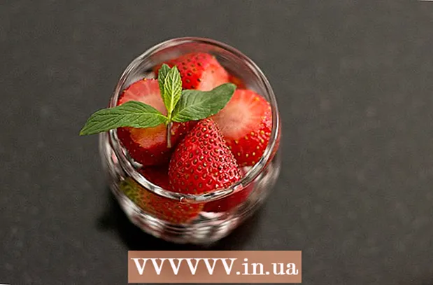 Kuidas valmistada viinaga leotatud maasikaid