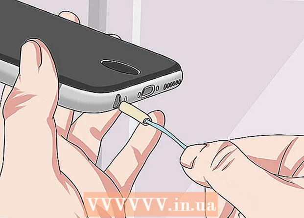 How to clean the headphone jack