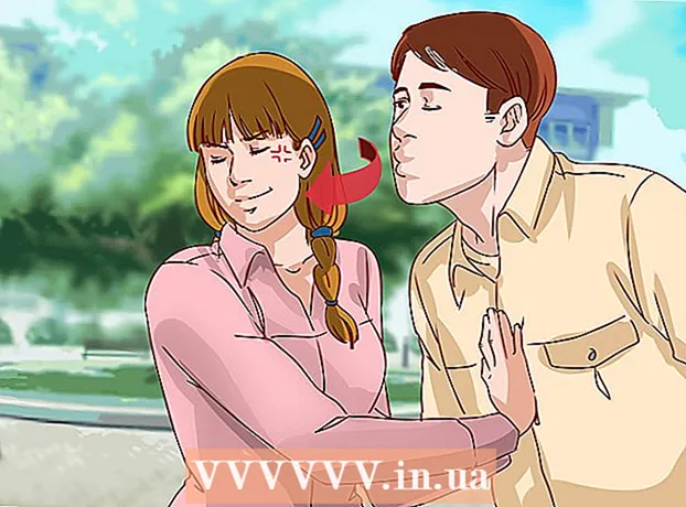 Как да отговорите на промъкната целувка