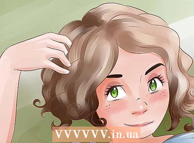 Kuinka leikata kiharat hiukset itse