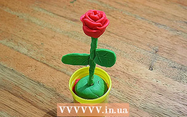 Paano gumawa ng isang plasticine rose