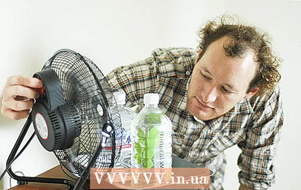 Wie man aus einem Ventilator und Wasserflaschen eine einfache hausgemachte Klimaanlage macht