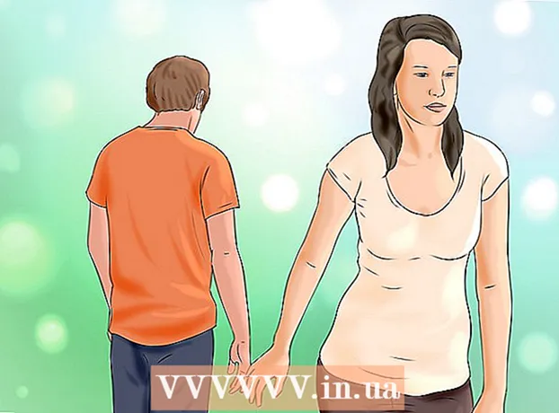 Comment empêcher d'autres filles de flirter avec votre petit ami