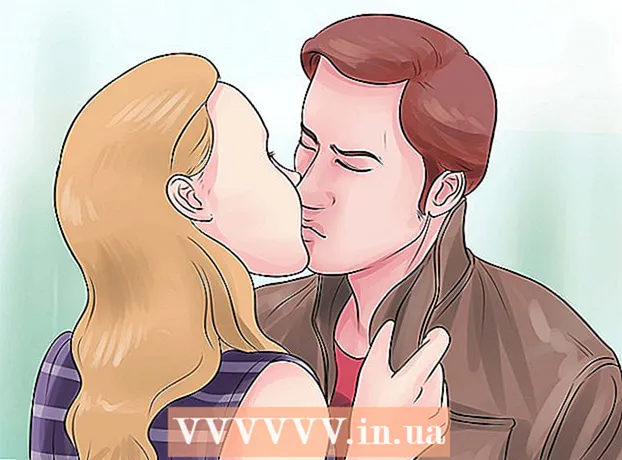 Како је натерати да пожели твоје пољупце
