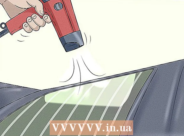 Come riattaccare il vetro del lunotto posteriore a un tetto convertibile